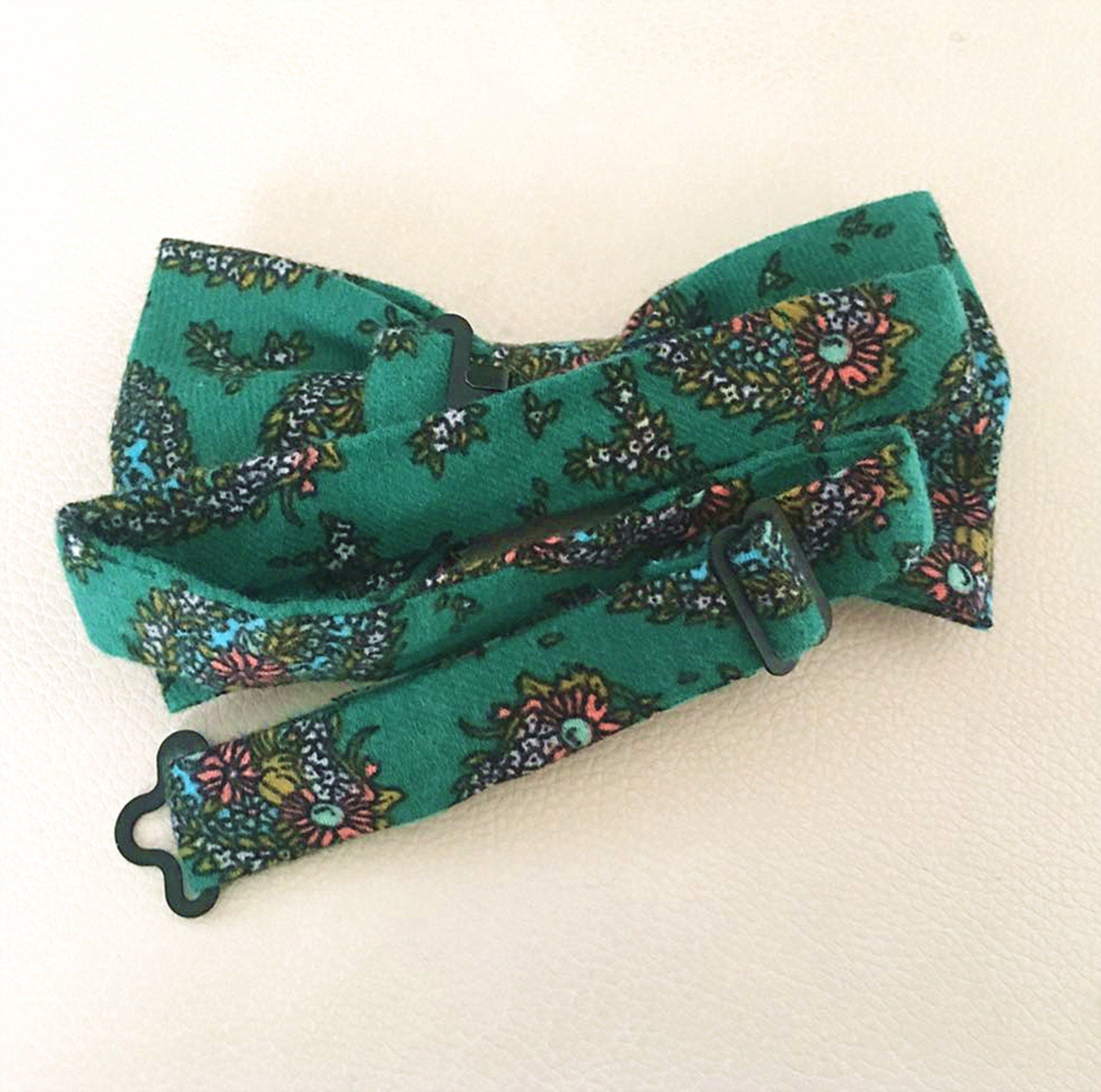 Green Paisley Pre-tied Bow Tie