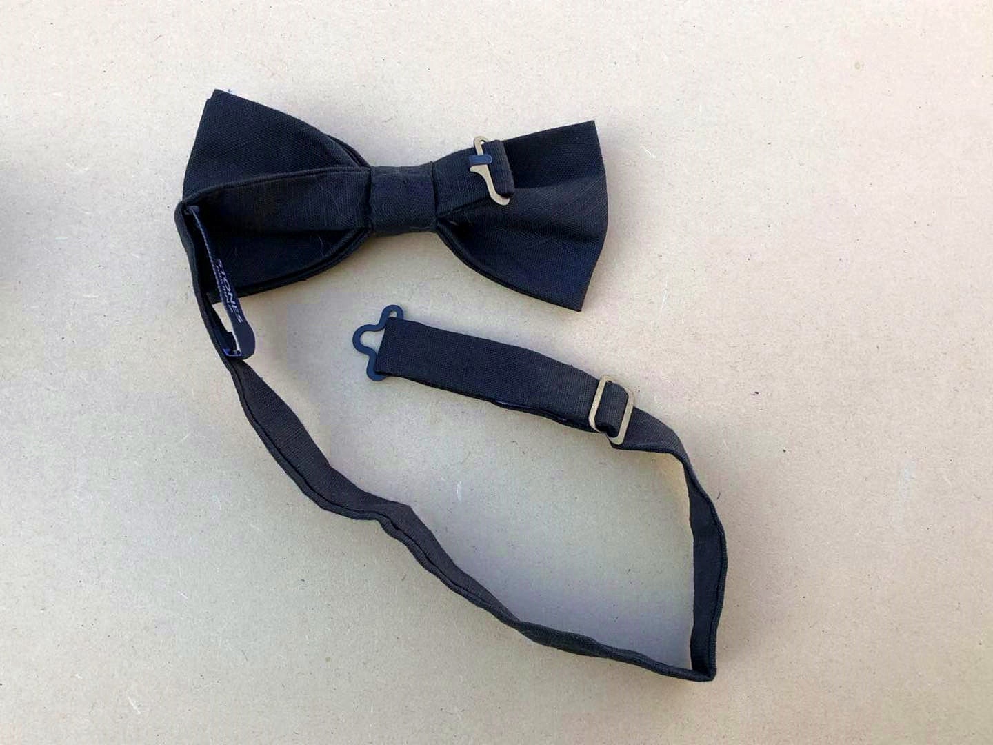 Navy Linen Pre-tied Bow Tie